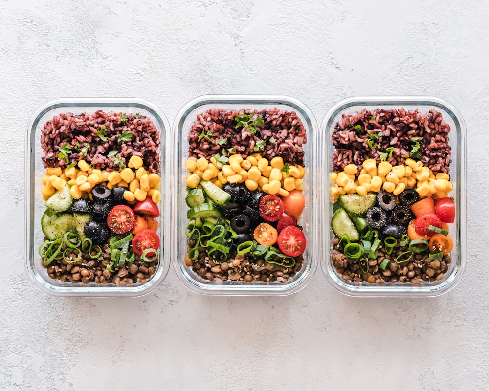 Expert nutritionist working with family